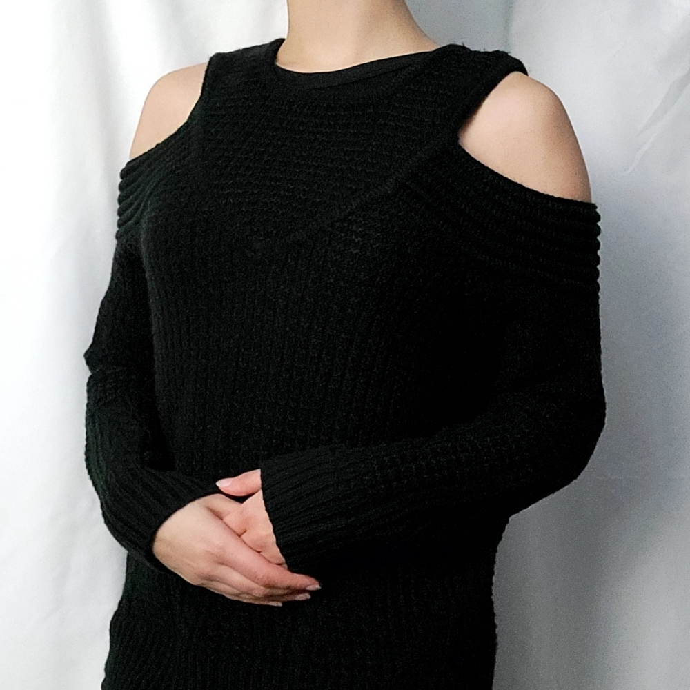 Women's Black Cold Shoulder Cable Sweater
